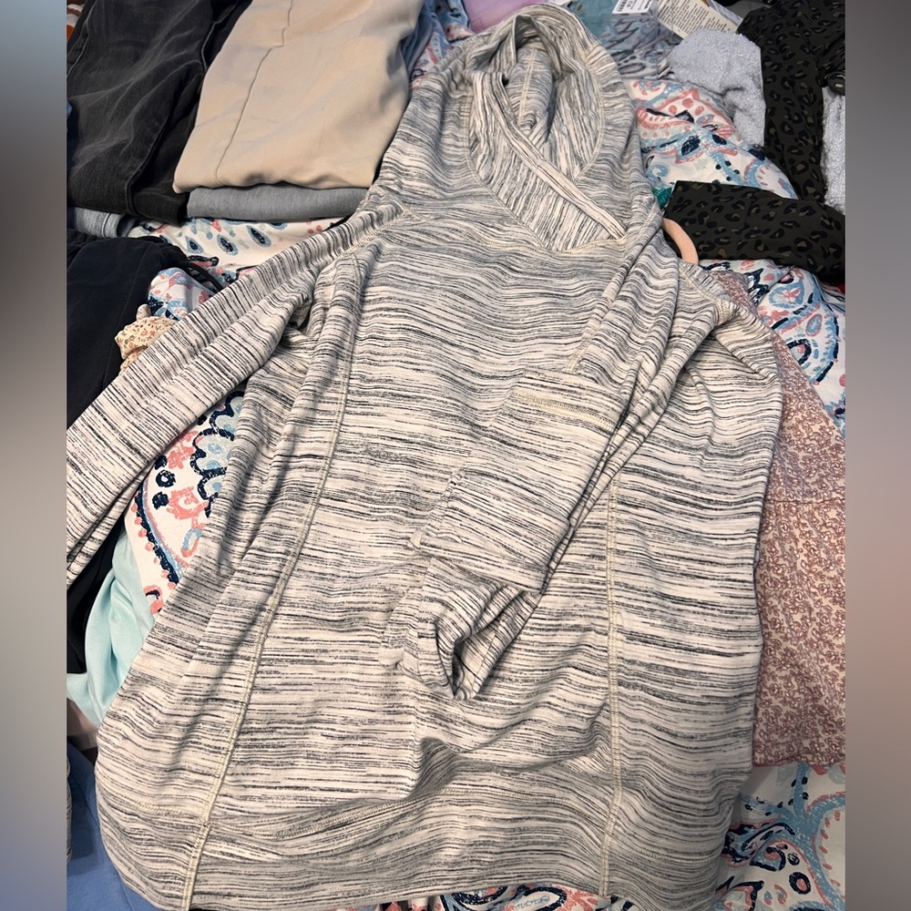 Lululemon size 6 sweatshirt